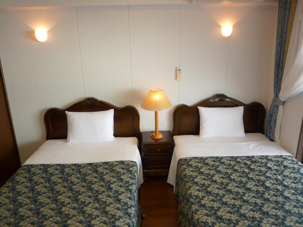 Morimar Resort Hotel Yomitan Rum bild