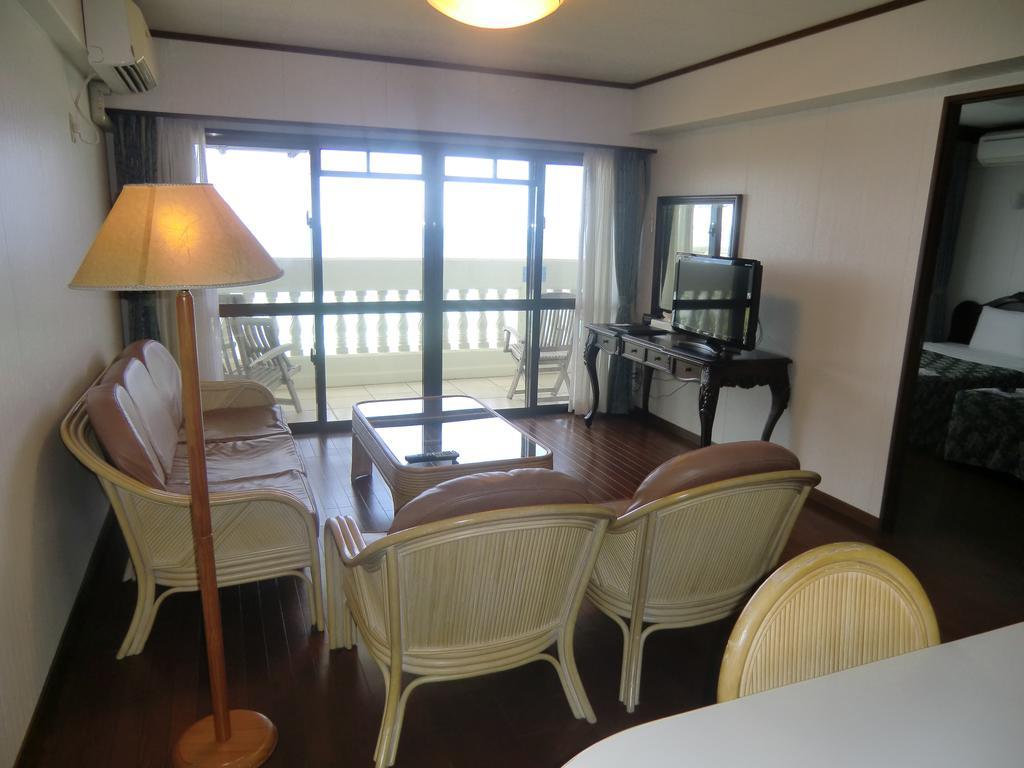 Morimar Resort Hotel Yomitan Rum bild